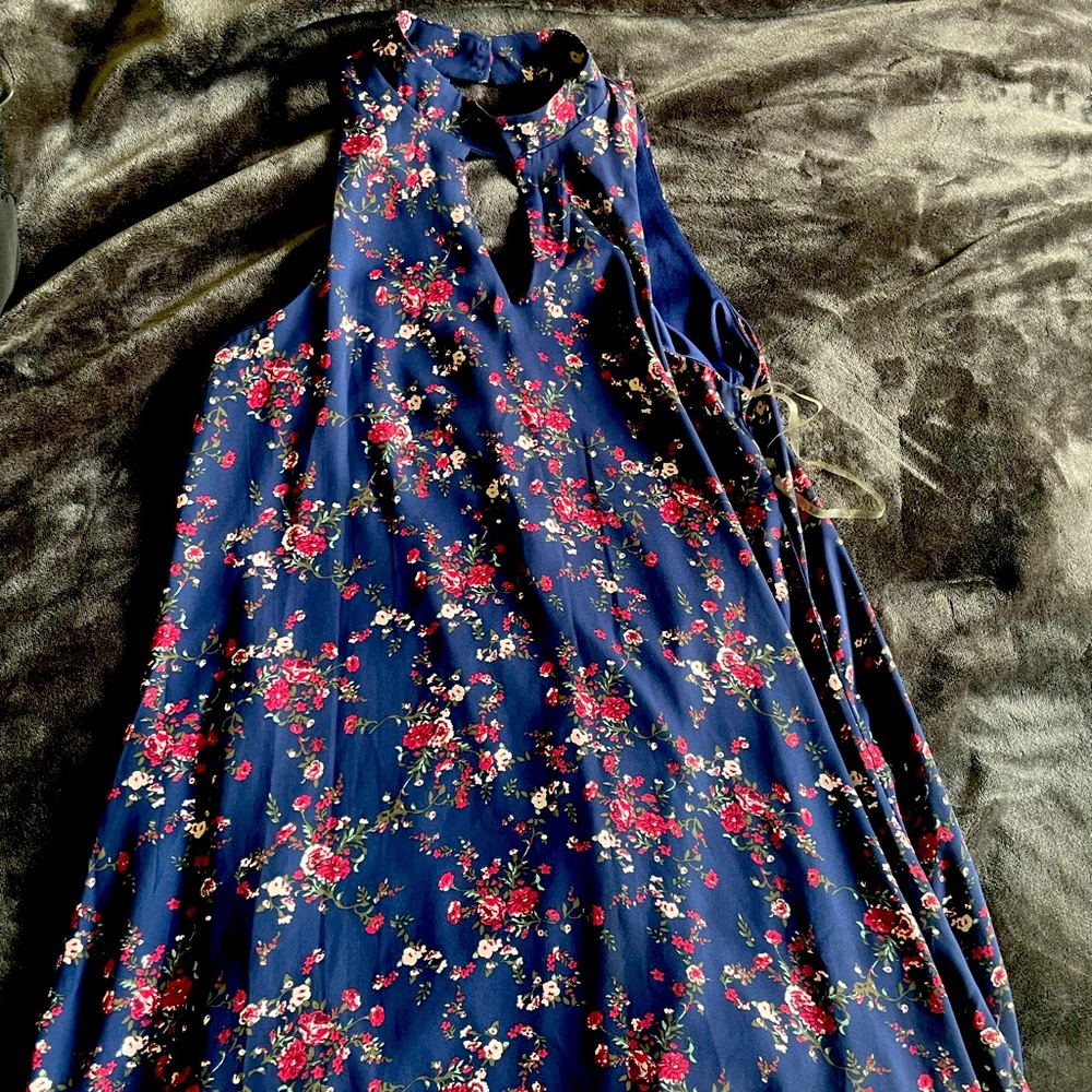 Alya Navy Floral keyhole mini dress